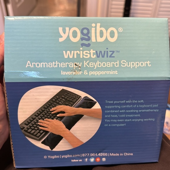 Yogibo Wrist Wiz Aromatherapy Keyboard Support - Picture 3 of 5